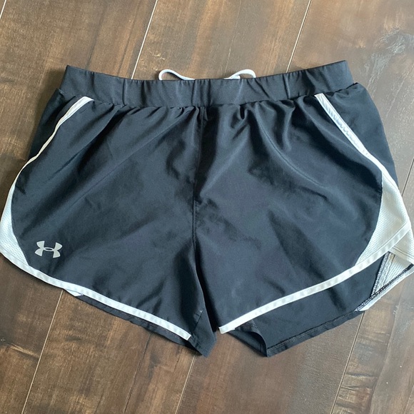 Under Armour Pants - Black/White Under Armour Heatgear Shorts